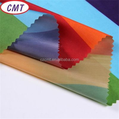Demande de parapluie arc-en-ciel 210D en tissu 100% polyester à épaisseur moyenne