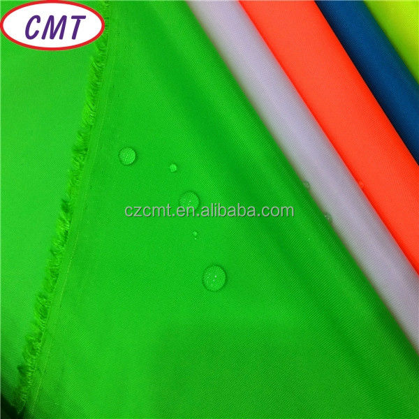 Tissu polyester oxfordique revêtu en 210D imperméable à l'eau pour équipements et équipements d'extérieur